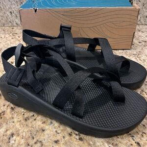 Chaco Zcloud 2 in Black. NIB Sz 11 men